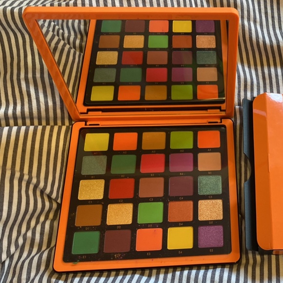 BNIB ABH Norvina Vol 3 Pro Pigment Powder - Picture 1 of 4
